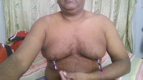 Snapshot of beargryzzly chatting on December 22, 3:22 am Grizzly online show from December 22, 3:22 am