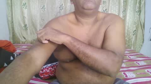 Snapshot of beargryzzly chatting on January 5, 1:56 am Grizzly online show from January 5, 1:56 am