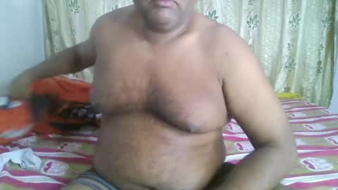 Snapshot of beargryzzly chatting on January 11, 11:35 pm Grizzly online show from January 11, 11:35 pm