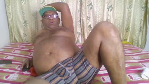 Snapshot of beargryzzly chatting on January 12, 4:10 am Grizzly online show from January 12, 4:10 am