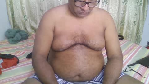 Snapshot of beargryzzly chatting on January 21, 2:43 am Grizzly online show from January 21, 2:43 am