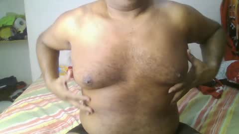 Snapshot of beargryzzly chatting on January 28, 2:21 am Grizzly online show from January 28, 2:21 am