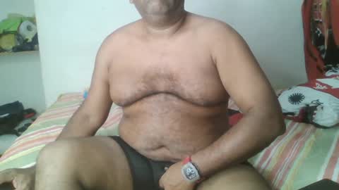 Snapshot of beargryzzly chatting on January 28, 5:22 am Grizzly online show from January 28, 5:22 am