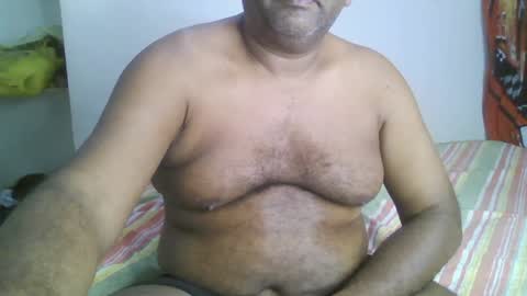 Snapshot of beargryzzly chatting on January 28, 9:19 pm Grizzly online show from January 28, 9:19 pm