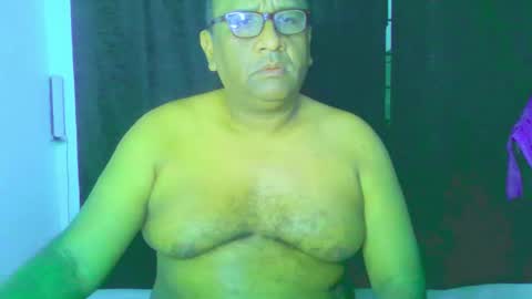 Snapshot of beargryzzly chatting on November 17, 8:47 pm Grizzly online show from November 17, 8:47 pm