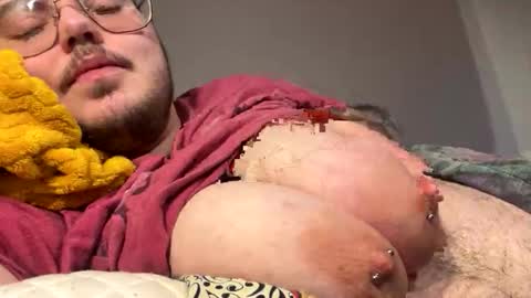 Snapshot of bearmoon820430 chatting on December 5, 3:59 am bearmoon820430 online show from December 5, 3:59 am