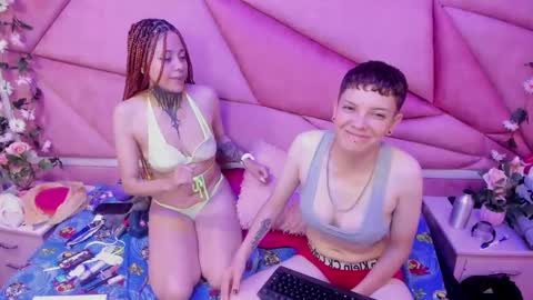 Snapshot of beata_and_sofi chatting on January 10, 9:23 am Beata And SofI online show from January 10, 9:23 am