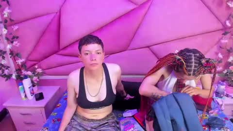 Snapshot of beata_and_sofi chatting on January 17, 3:23 am Beata And SofI online show from January 17, 3:23 am