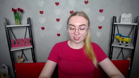 Snapshot of beatriceflyy chatting on December 7, 10:12 am BeatriceFlyy online show from December 7, 10:12 am