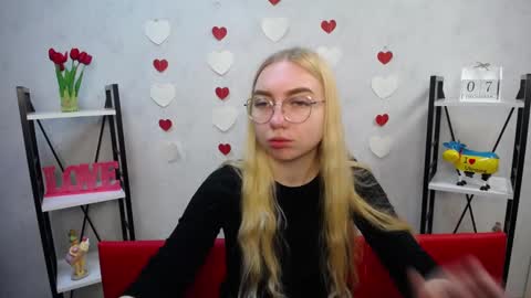 Snapshot of beatriceflyy chatting on December 8, 6:01 am BeatriceFlyy online show from December 8, 6:01 am