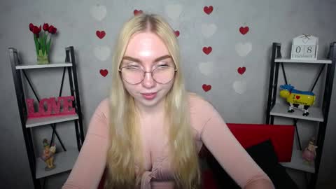 Snapshot of beatriceflyy chatting on December 8, 12:19 pm BeatriceFlyy online show from December 8, 12:19 pm