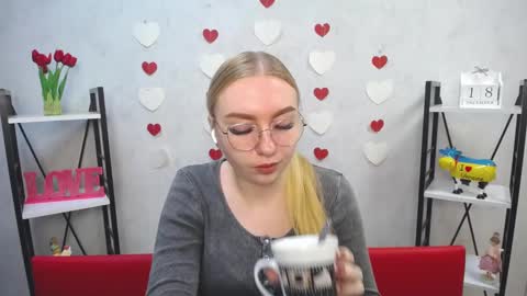 Snapshot of beatriceflyy chatting on December 18, 9:14 am BeatriceFlyy online show from December 18, 9:14 am