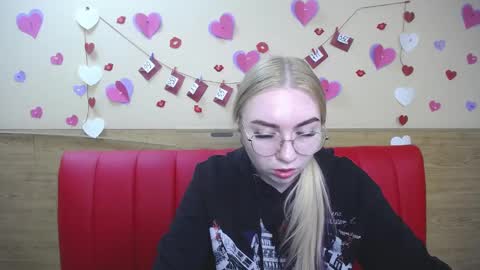 Snapshot of beatriceflyy chatting on March 1, 10:45 am BeatriceFlyy online show from March 1, 10:45 am