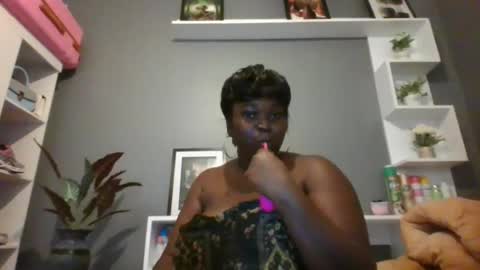 Snapshot of beautie699392 chatting on February 3, 2:34 pm Lil stunner online show from February 3, 2:34 pm