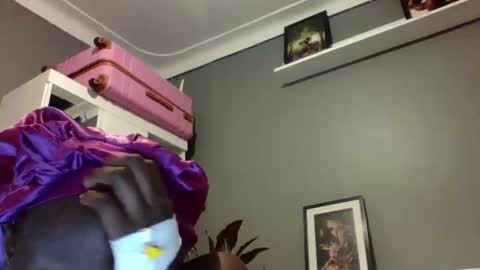 Snapshot of beautie699392 chatting on February 16, 11:48 pm Lil stunner online show from February 16, 11:48 pm