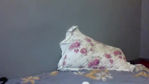 Snapshot of beautie699392 chatting on March 4, 8:57 am Lil stunner online show from March 4, 8:57 am