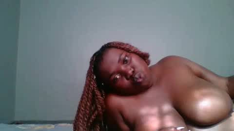 Snapshot of beautie699392 chatting on March 7, 6:57 am Lil stunner online show from March 7, 6:57 am