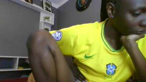 Snapshot of beautie699392 chatting on November 9, 9:13 pm Lil stunner online show from November 9, 9:13 pm