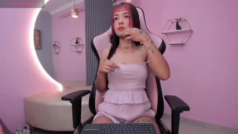 Snapshot of beautty_woman_ chatting on April 30, 6:25 pm Sara online show from April 30, 6:25 pm