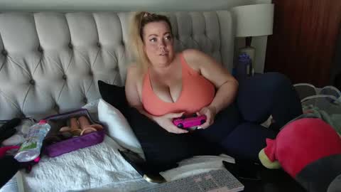 Snapshot of beauty4agent chatting on March 4, 7:22 pm beauty4agent online show from March 4, 7:22 pm