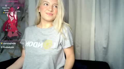 Snapshot of beauty_lana18 chatting on July 19, 10:24 pm lana online show from July 19, 10:24 pm