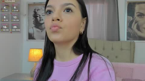 Snapshot of beautyari_ chatting on October 7, 12:13 pm Ariana Reyes online show from October 7, 12:13 pm