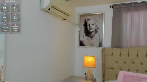 Snapshot of beautyari_ chatting on October 9, 12:14 pm Ariana Reyes online show from October 9, 12:14 pm