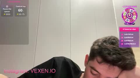 Snapshot of beautydicked chatting on December 17, 10:21 am beautydicked online show from December 17, 10:21 am