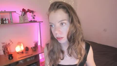 Snapshot of beautyeliise chatting on December 22, 8:22 am Eliise online show from December 22, 8:22 am