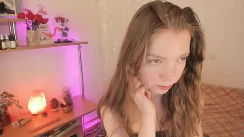 Eliise online show from April 14, 8:09 am