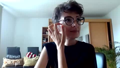 Snapshot of bebacksooon chatting on July 13, 10:51 am Raluca online show from July 13, 10:51 am