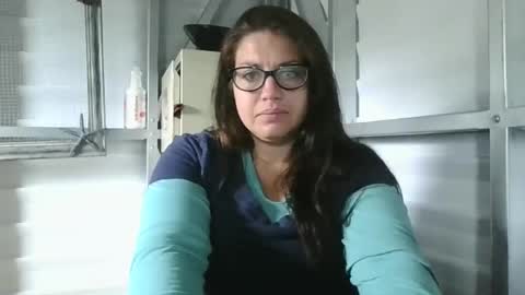 Snapshot of beccabee37 chatting on January 17, 3:50 pm beccabee37 online show from January 17, 3:50 pm