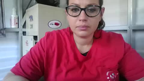 Snapshot of beccabee37 chatting on February 9, 6:56 pm beccabee37 online show from February 9, 6:56 pm