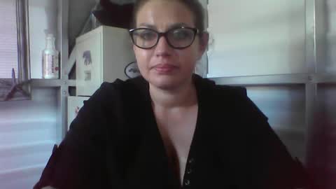 Snapshot of beccabee37 chatting on February 16, 5:42 pm beccabee37 online show from February 16, 5:42 pm