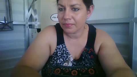 Snapshot of beccabee37 chatting on March 11, 2:56 pm beccabee37 online show from March 11, 2:56 pm