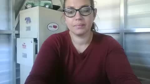 Snapshot of beccabee37 chatting on March 19, 5:39 pm beccabee37 online show from March 19, 5:39 pm