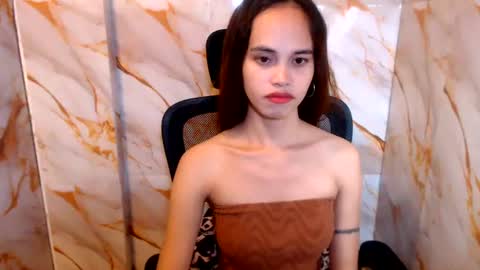 Snapshot of beccamiller22 chatting on June 25, 1:05 am becca online show from June 25, 1:05 am