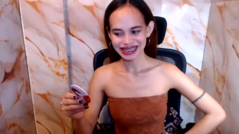 Snapshot of beccamiller22 chatting on June 29, 11:49 pm becca online show from June 29, 11:49 pm