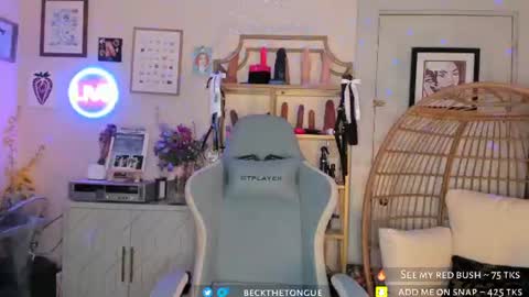 Snapshot of beckthetongue chatting on June 17, 2:25 am Beck the tongue online show from June 17, 2:25 am