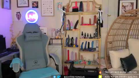Snapshot of beckthetongue chatting on July 15, 9:42 pm Beck the tongue online show from July 15, 9:42 pm