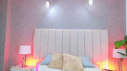 Snapshot of becky_gb chatting on September 20, 7:26 pm Laura Tobon online show from September 20, 7:26 pm