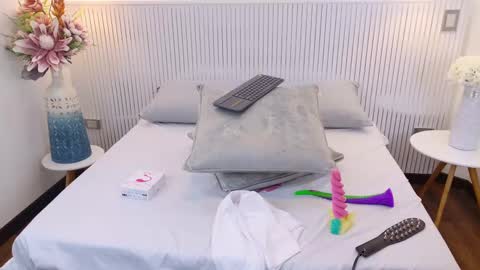 Snapshot of becky_gb chatting on October 3, 8:17 pm Laura Tobon online show from October 3, 8:17 pm