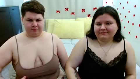 Snapshot of beckyandellen chatting on October 27, 9:57 am BeckyAndEllen online show from October 27, 9:57 am