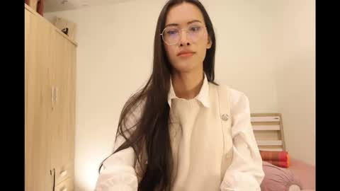 Snapshot of bee_thai chatting on November 7, 7:47 pm bee_thai online show from November 7, 7:47 pm