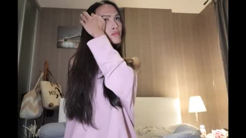 Snapshot of bee_thai chatting on January 11, 6:57 pm bee_thai online show from January 11, 6:57 pm