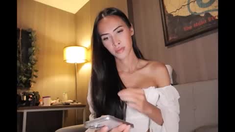 Snapshot of bee_thai chatting on February 1, 5:11 pm bee_thai online show from February 1, 5:11 pm