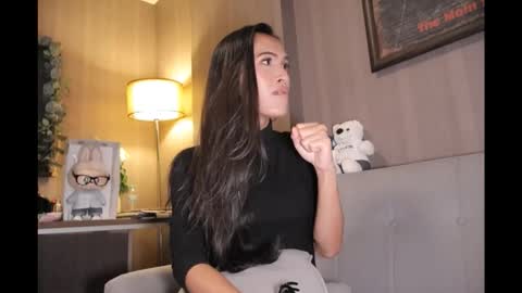 Snapshot of bee_thai chatting on February 9, 5:06 pm bee_thai online show from February 9, 5:06 pm