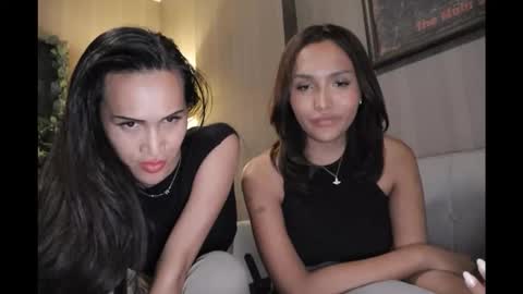 Snapshot of bee_thai chatting on February 13, 8:27 pm bee_thai online show from February 13, 8:27 pm