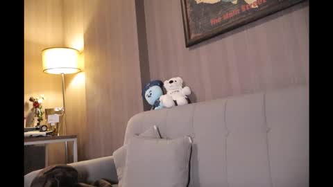 Snapshot of bee_thai chatting on February 16, 4:14 pm bee_thai online show from February 16, 4:14 pm