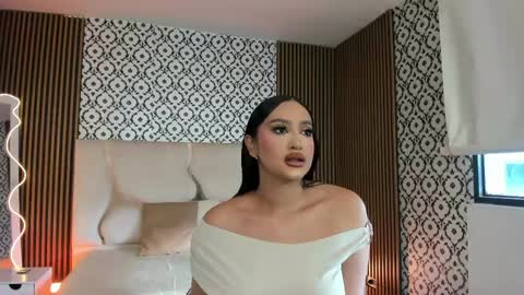BELLA online show from May 22, 12:00 pm